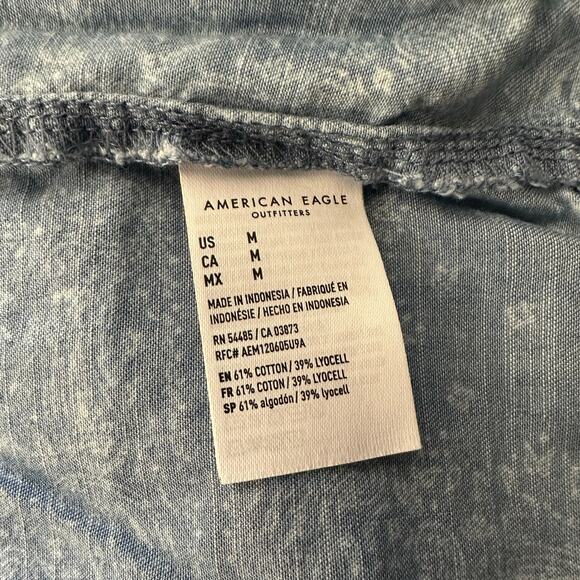 American Eagle Chambray Shirt Womens Medium Blue Ombre Bandana Print Western - Picture 8 of 9